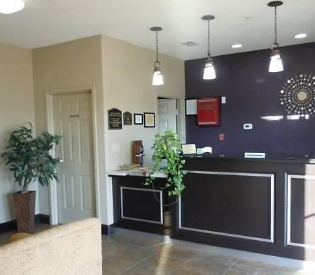 Stockdale Inn And Suites Bagian luar foto
